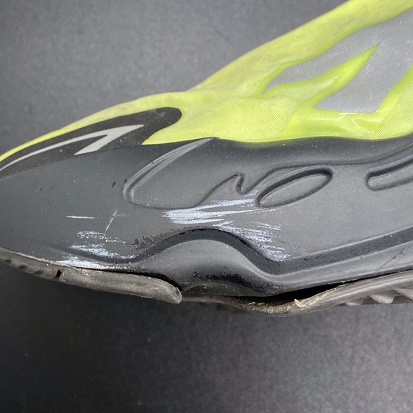Yeezy Boost 700 MNVN - Picture 5 of 5